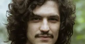 Gabriel Leone muda o visual para novo papel e fica irreconhecível