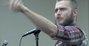 Poeta interpreta como uma pessoa com TOC se comporta quando está apaixonada