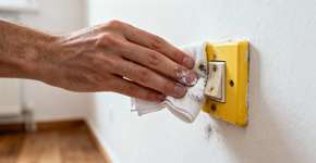 Interruptores amarelados voltam ao branco com ingrediente da cozinha