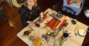 Exposição ‘Anna Bella Geiger – Entre o relevo e o recorte’