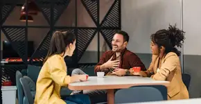 Quer praticar idiomas e fazer novas amizades? Conheça grupos em SP que se reúnem para treinar conversação