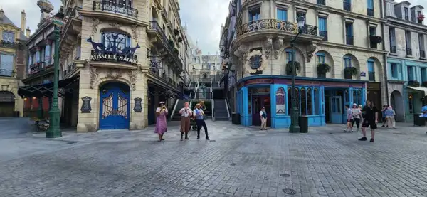 Place Cachée, inspirada na franquia 