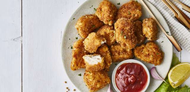 Nuggets de frango com aveia fáceis que ficam melhores que os de fast-food