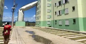 Caixas-d’água desabam em cima de prédio no ES; veja o momento