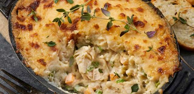 O segredo para um purê de batata perfeito? Esse recheio cremoso e gratinado