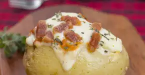 Batata recheada que fica pronta em 15 minutos