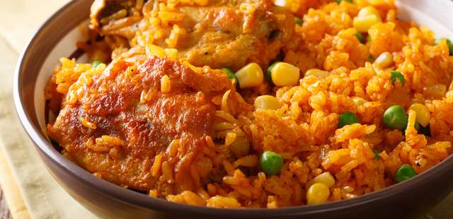 Você só vai precisar de uma panela para fazer essa galinhada cremosa