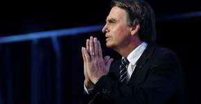 Bolsonaro aciona Justiça para tirar Veja de circulação