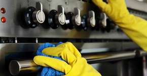 12 passos para limpar o vidro do forno de maneira caseira