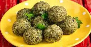 Bolinho de arroz ao pesto: para usar aquele restinho de arroz