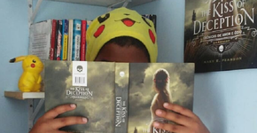 Criança viraliza ao rebater ataque racista em seu perfil sobre livros