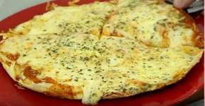 Simplifique: aprenda a fazer pizza na frigideira