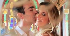 César Tralli mostra alianças de seu casamento na web