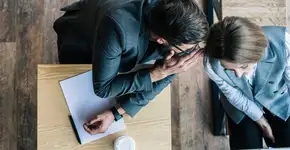 Surpreendente vantagem dos fofoqueiros é revelada em novo estudo