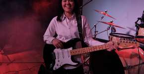 Guitarrista Gabi Anias faz única apresentação de Eric Clapton Tribute no Teatro Gazeta