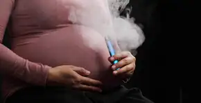 Grávida sofre sangramento no pulmão por uso de vape