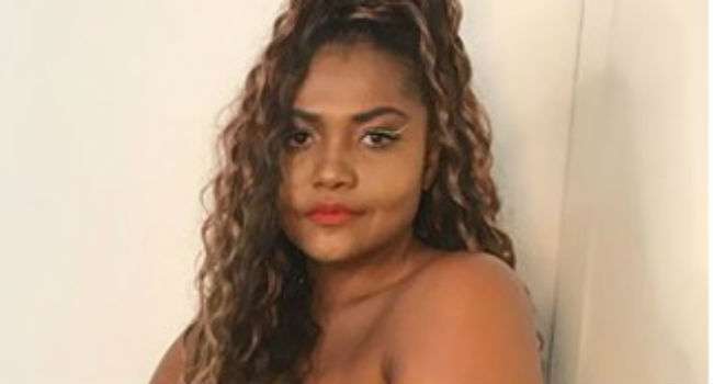 Gaby Amarantos posa pelada e celebra aniversário de 40 anos