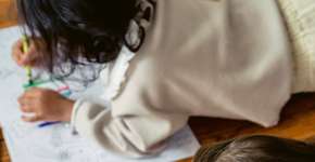 Descubra a importância de brincar de colorir com as crianças