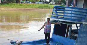 Parteira reforma barco para atender grávidas na Amazônia