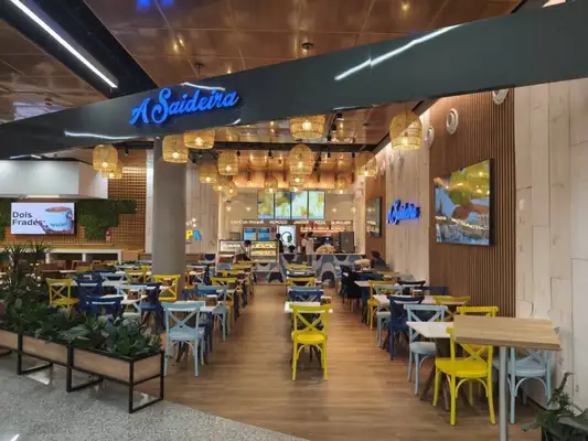 Novas opções comerciais incluem  café, farmácia, livraria, restaurante e farmácia