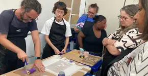 Cursos gratuitos de estamparia para mulheres abrem vagas