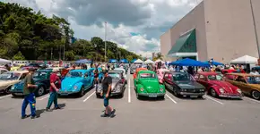 Dia Mundial do Fusca: encontro de carros reúne apaixonados por automóveis no São Bernardo Plaza Shopping