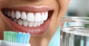 O segredo dos dentistas para conquistar dentes brancos