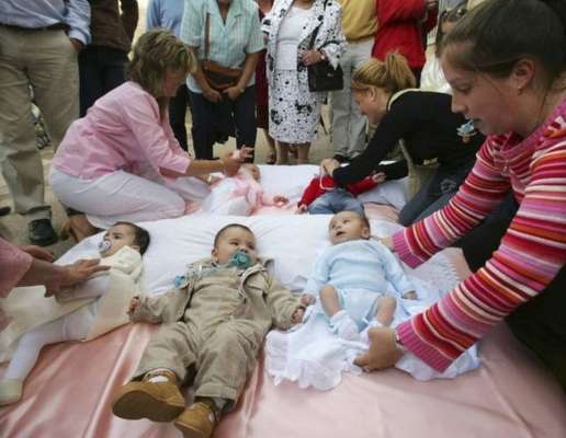 Festival 'El Colacho' celebra festa católica de Corpus Christi em Castrillo de Murcia, na Espanha