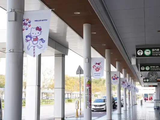 Até a parte externa do aeroporto ganhou sinalização temática 