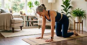 A partir dos 50 anos, você deve fortalecer as costas, manter alongamentos diários, cuidar da coluna e evitar movimentos bruscos