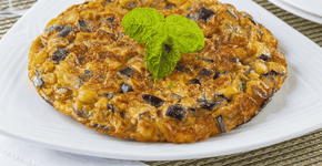 Omelete de berinjela para um refeição rápida, leve e cheia de sabor