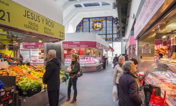 La Ribera Mercado - É o lugar onde eu encontro os melhores pescados, queijos e os tradicionais Pintxos de Bilbao