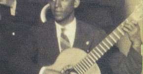 Armandinho Neves, violão bom de bola