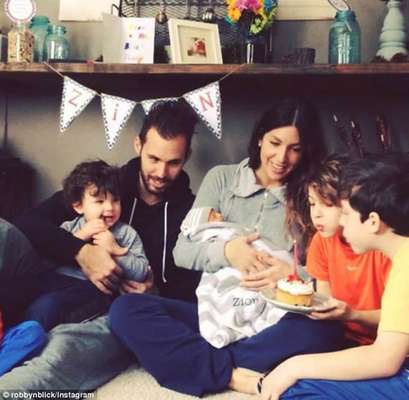 Família se reuniu para comemorar uma semana de vida de Zion 