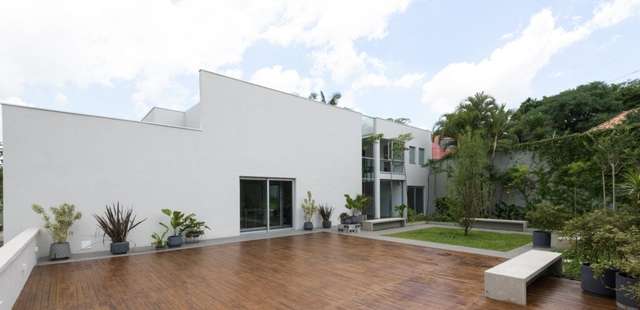 Performance ‘Sobre ela’ + Roda de Conversa