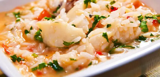 Receita do legítimo arroz com bacalhau português