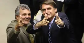 Bolsonaro assina decreto que facilita posse de armas no Brasil