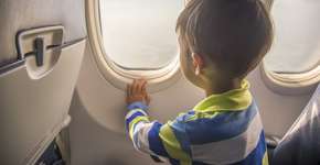 Como viajar de avião com crianças?