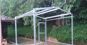 Empreendedor cria galpão de 9 m² montável em 3 horas