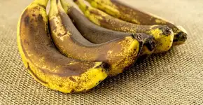 Banana madura vira ingrediente contra desperdício de comida
