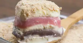 Sorvete brigadeiro napolitano para fazer na travessa