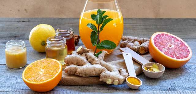 Suco de laranja, limão e gengibre para energizar seus dias