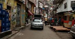 Ex-detento se torna empreendedor e cria combo de publicidade para comerciantes da Rocinha