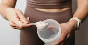 É para aproveitar! Kits com whey protein e creatina por menos de R$ 150