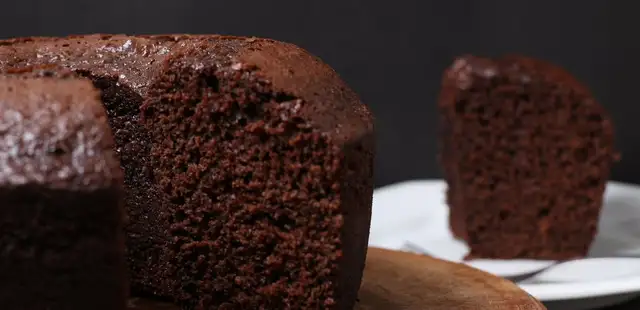 Faça um bolo de chocolate sem usar farinha de trigo em 5 passos