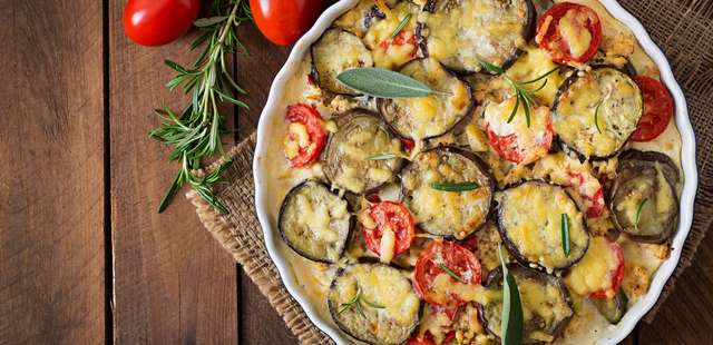 Essa moussaka grega reinventada vai revolucionar seu jantar com sabor e saúde