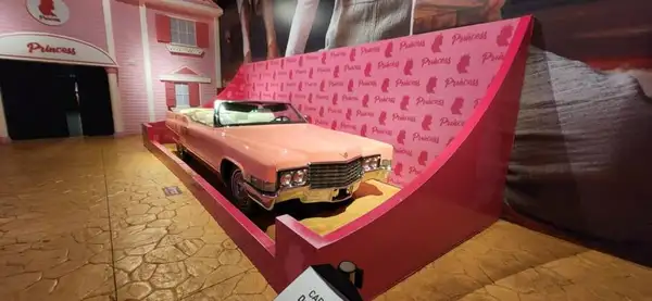 Movie Cars reúne acervo de mais de 50 carros, entre originbais e réplicas