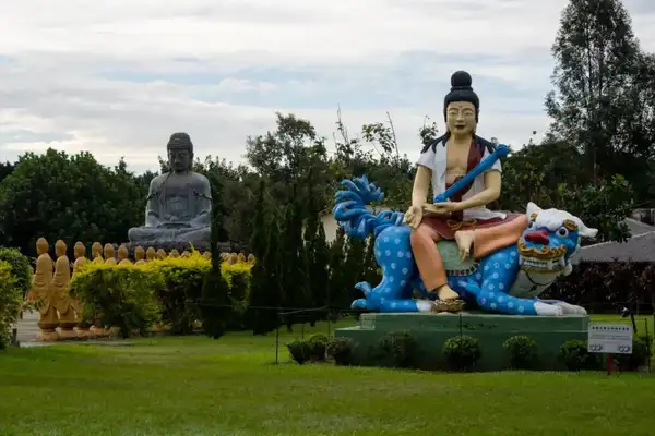 Templo Budista Chen Tien, em Foz do Iguaçu, foi construído em 1996 por comunidades chinesas da tríplice fronteira