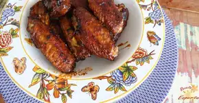ASINHAS DE FRANGO AO MOLHO BARBECUE – Desmancham na Boca