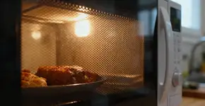 Aqueles furinhos no micro-ondas salvam sua vida todo dia